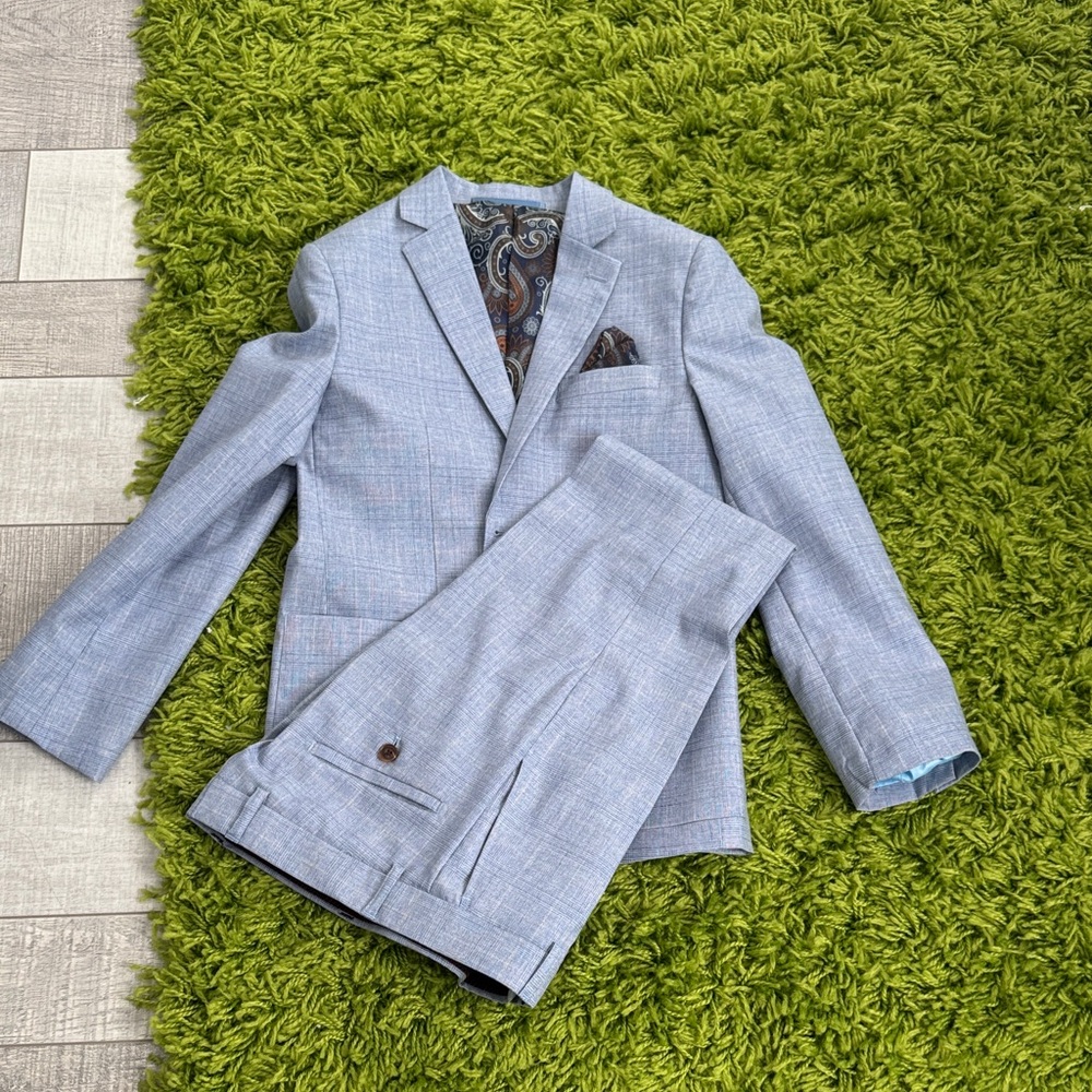 Isaac Mizrahi Kids Light Gray Suit Set with Paisley Lining